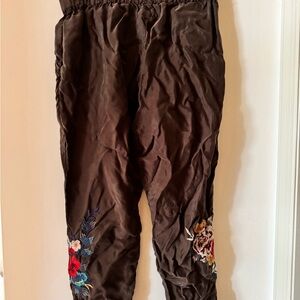 Johnny Was Violette Jogger Pants 
Length 32.5” Size M 
Only worn by seller twice